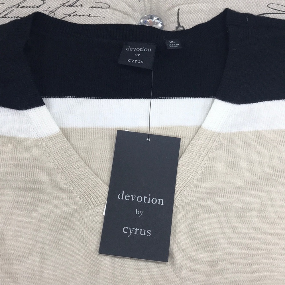 🎁Devotion by Cyrus Women's Sweater - Picture 3 of 7